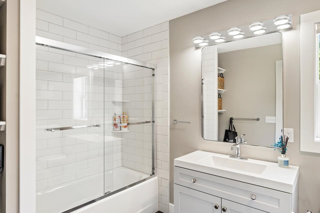 3899 Hiawatha Trail