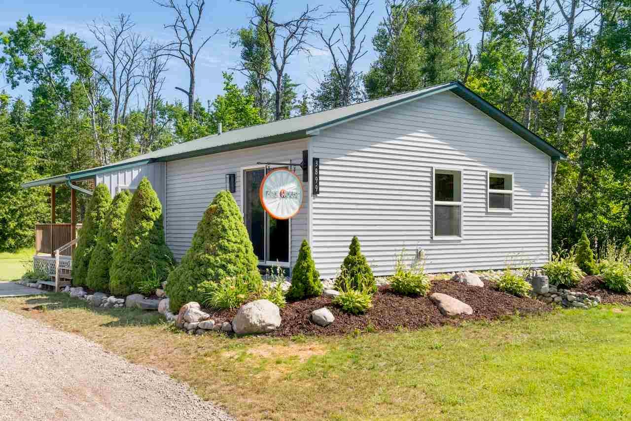 3899 Hiawatha Trail