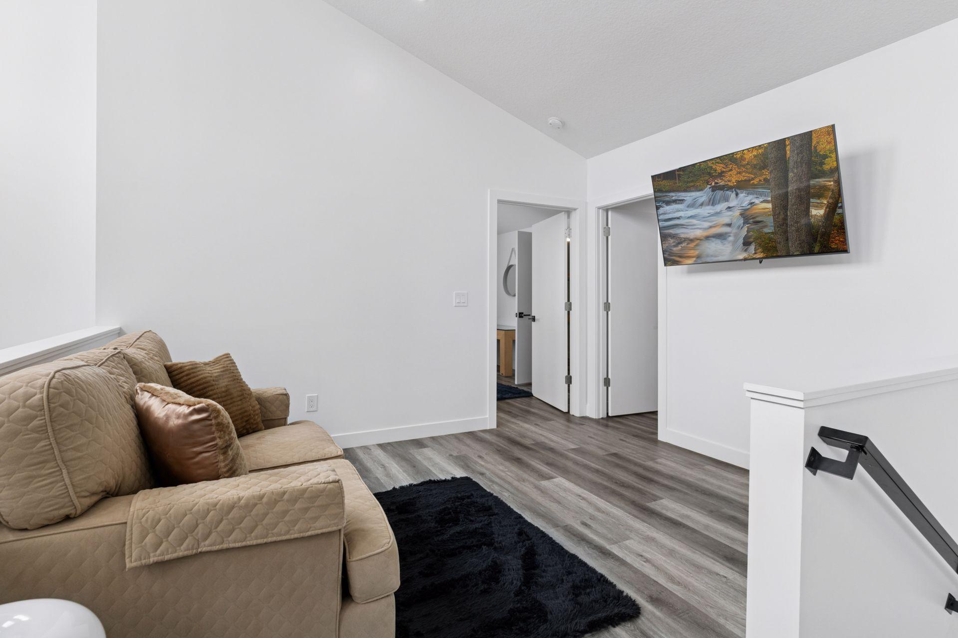 1021 Gardner Street E