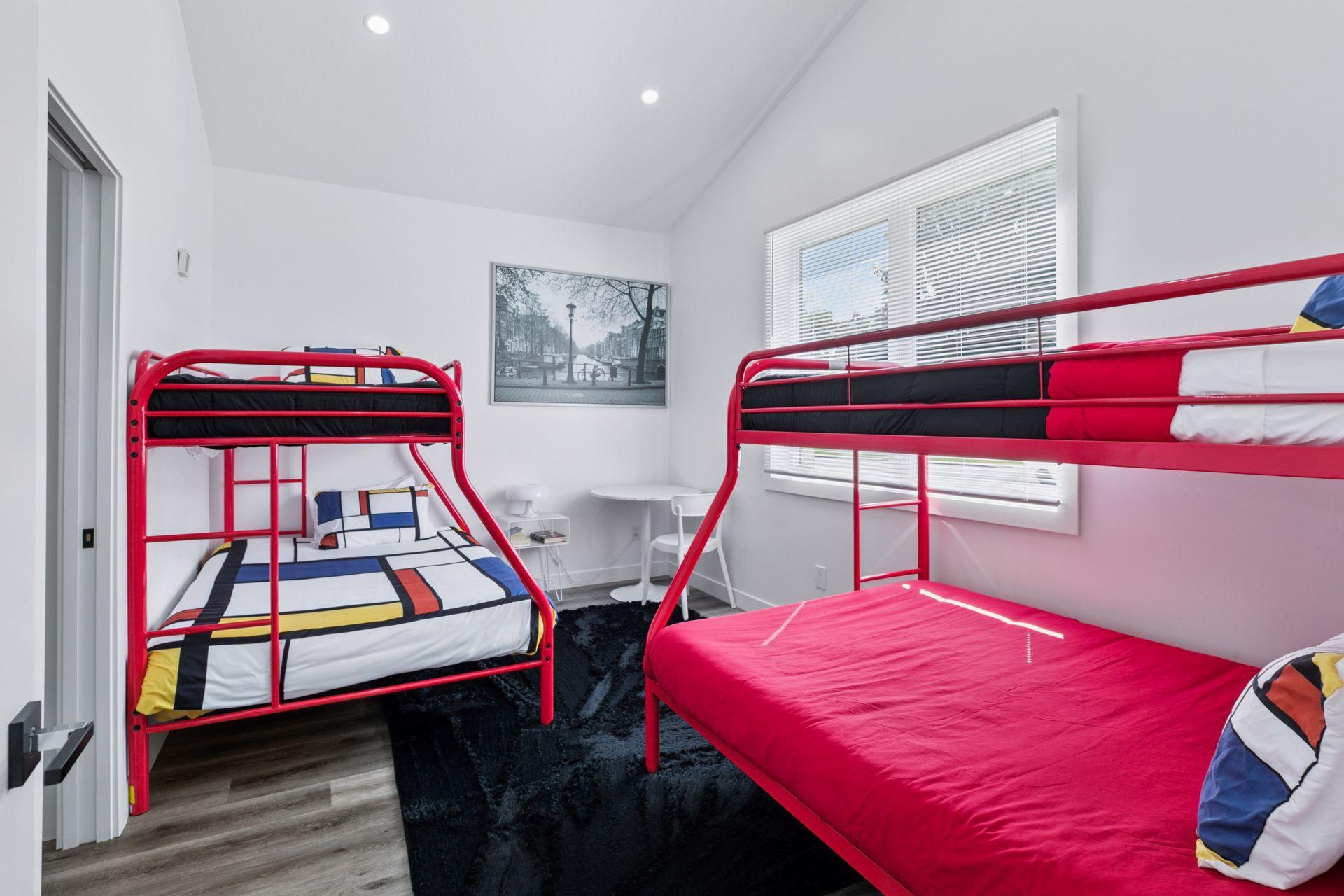 1021 Gardner Street E