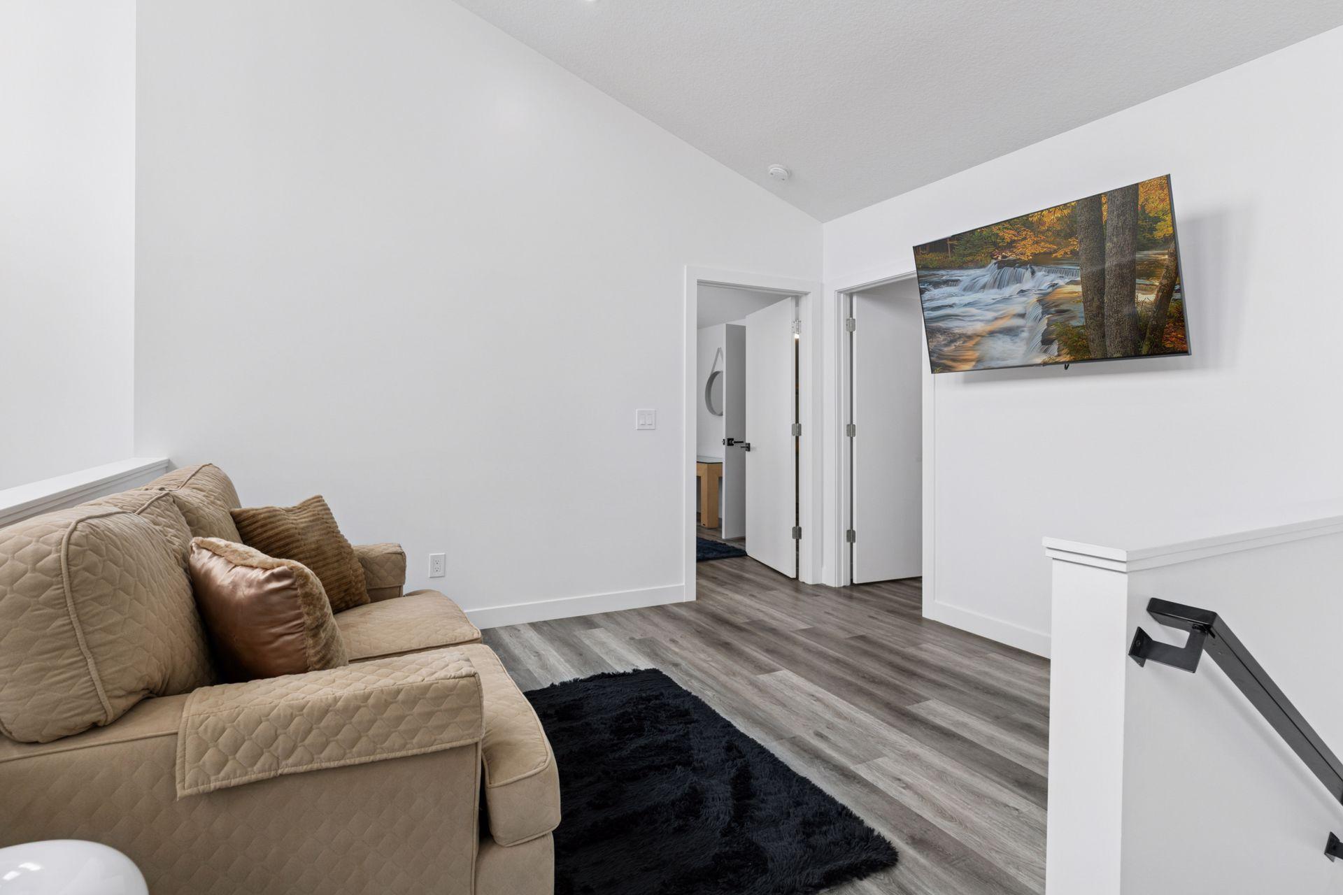 1021 Gardner Street E