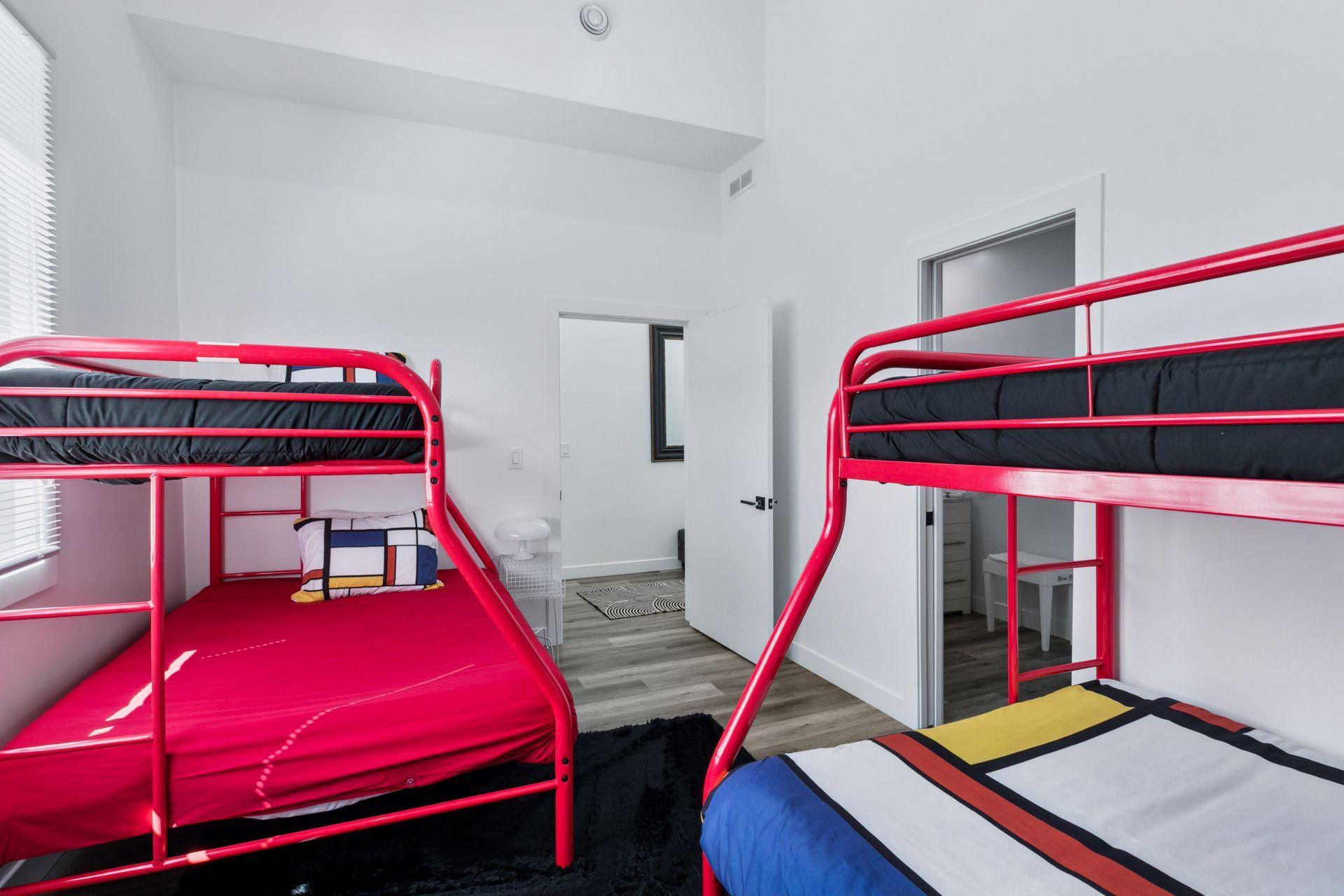 1021 Gardner Street E