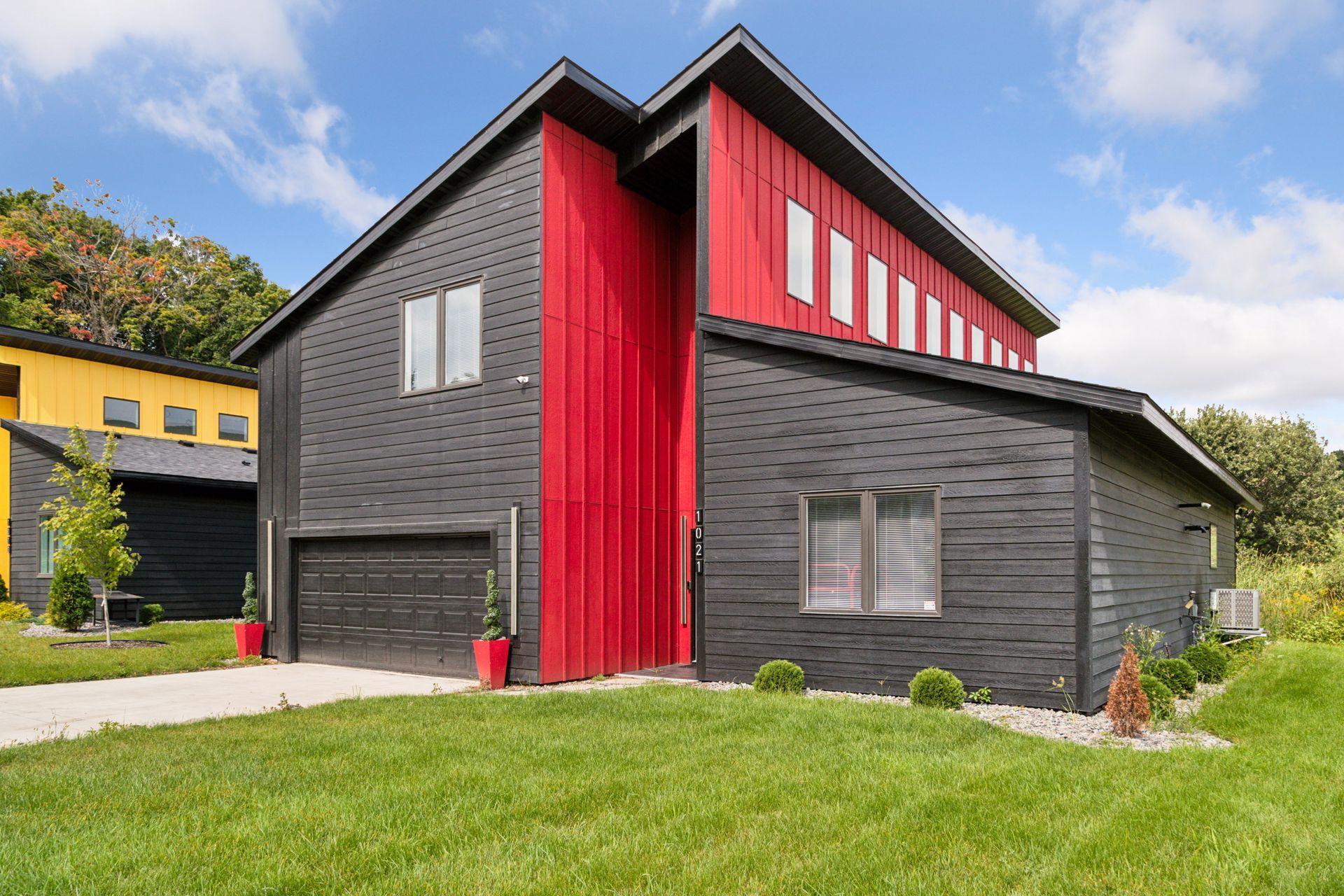 1021 Gardner Street E