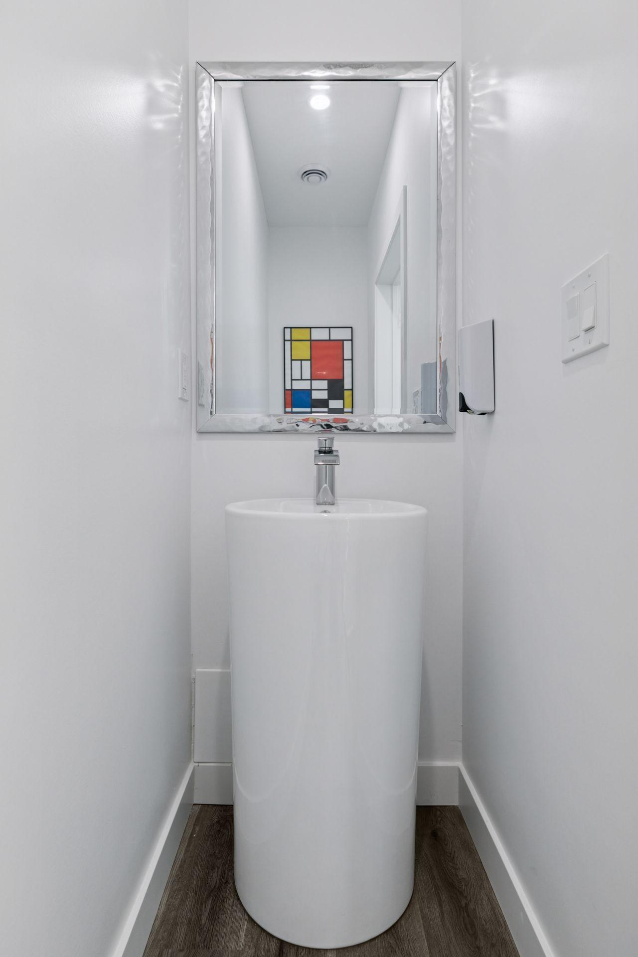 1021 Gardner Street E