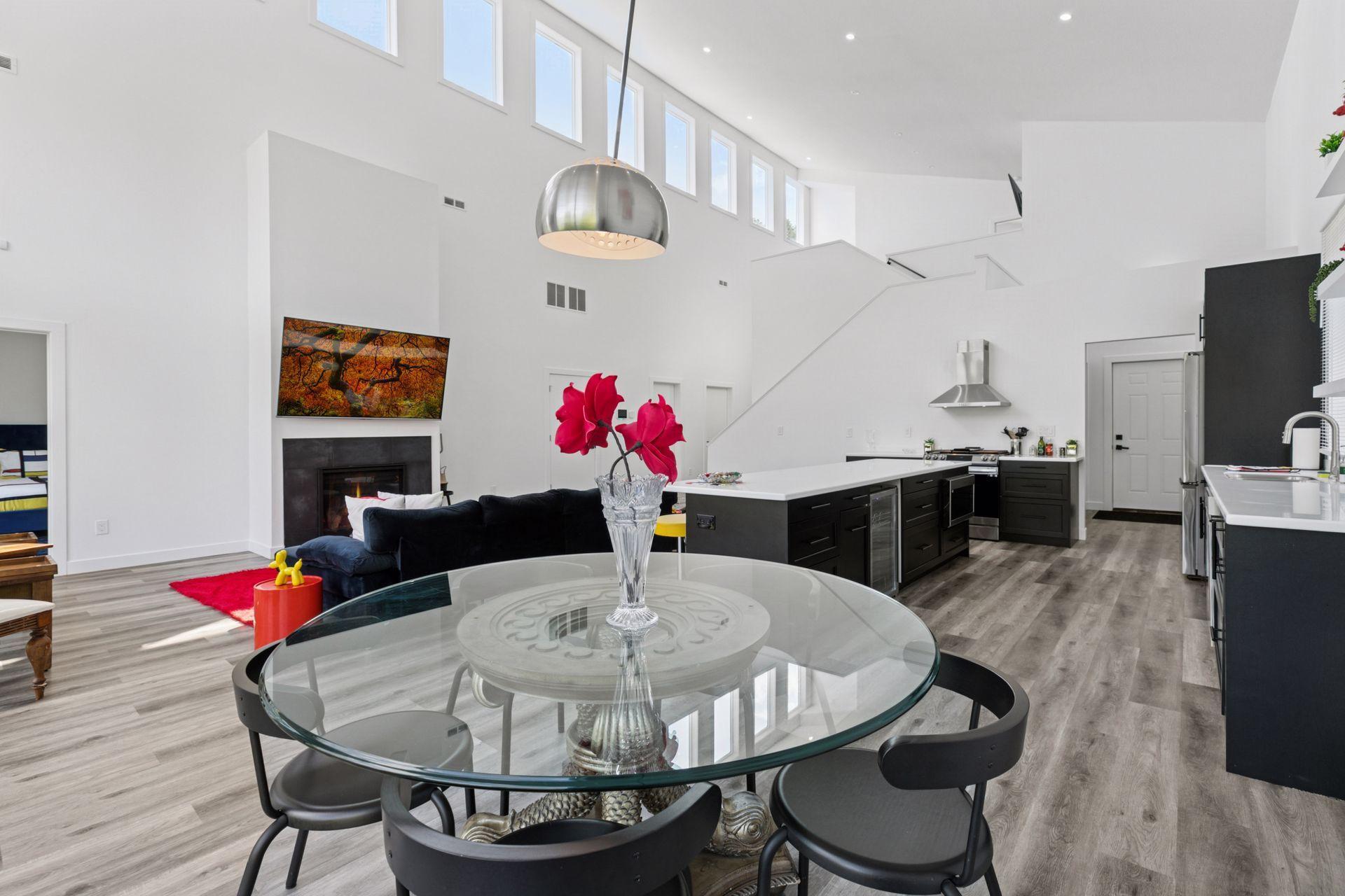 1021 Gardner Street E