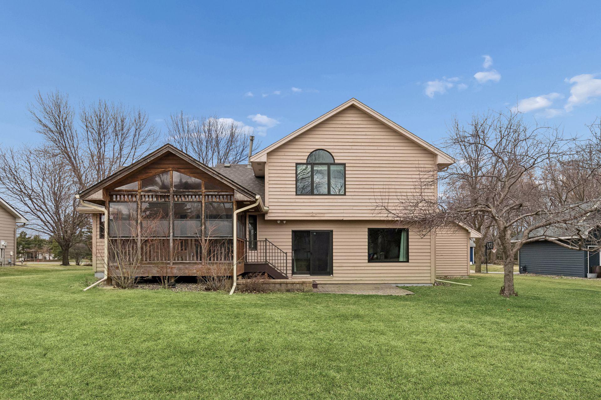 1325 Courtland E