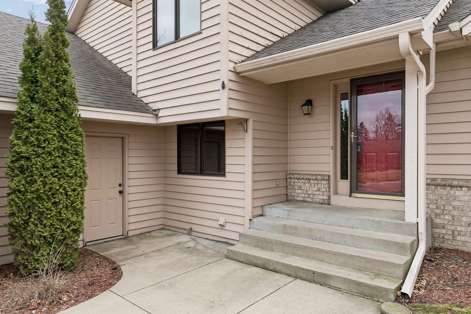 1325 Courtland E