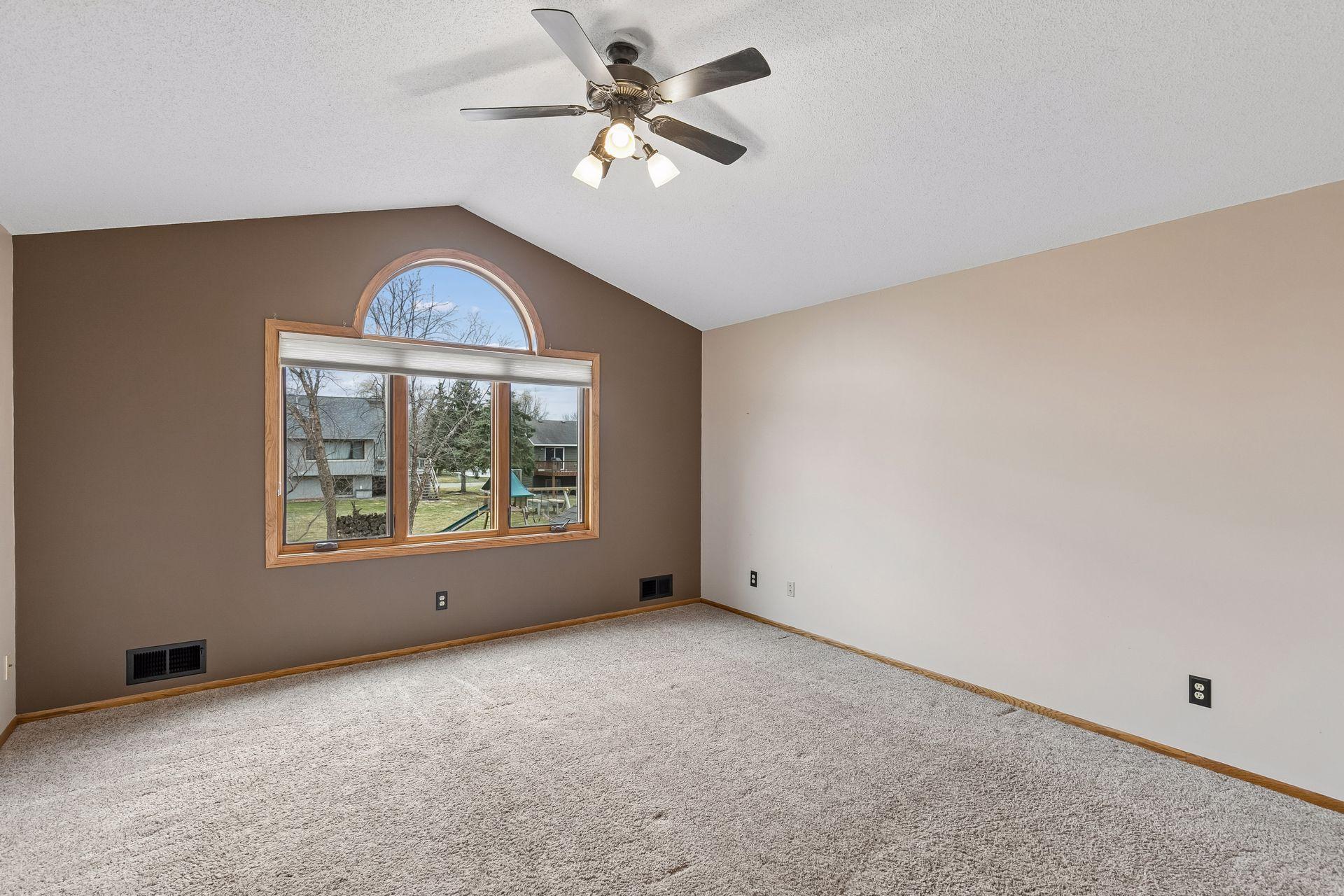 1325 Courtland E