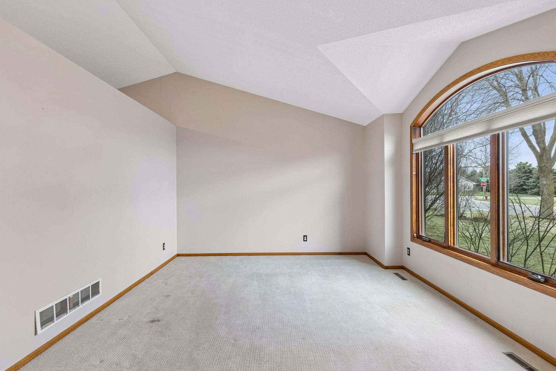 1325 Courtland E