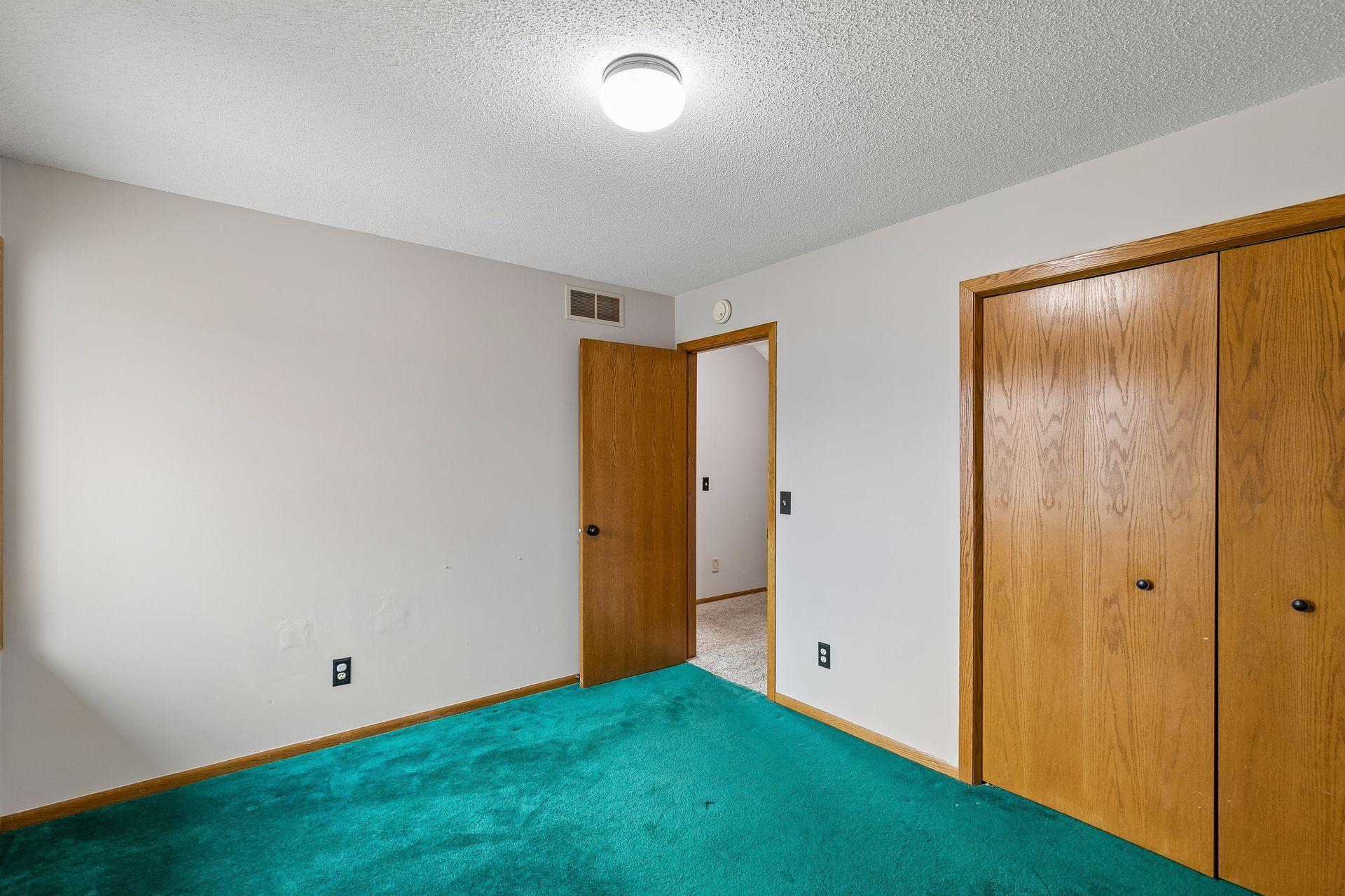 1325 Courtland E