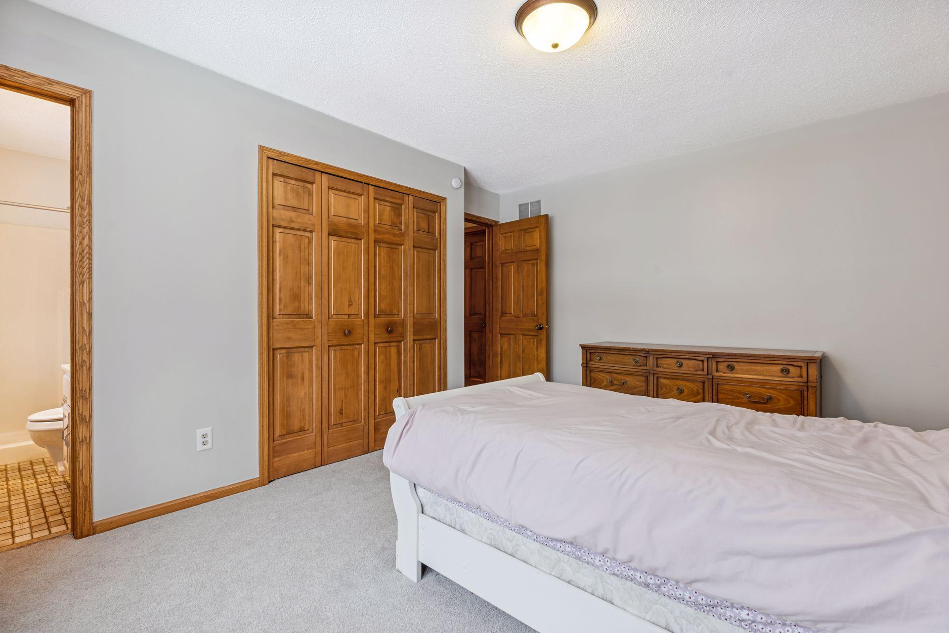 14997 Williamsburg Court