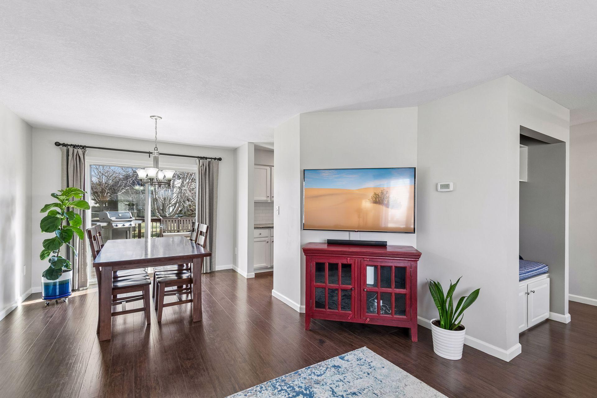 3810 Alvarado Lane N