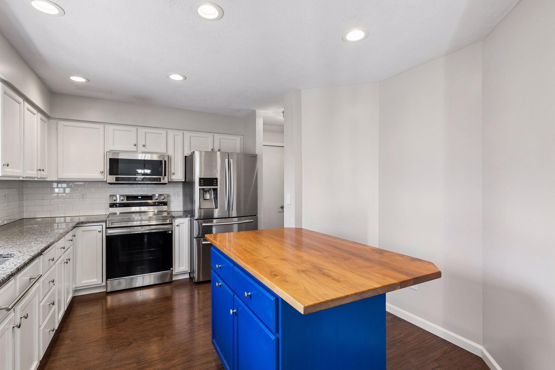 3810 Alvarado Lane N