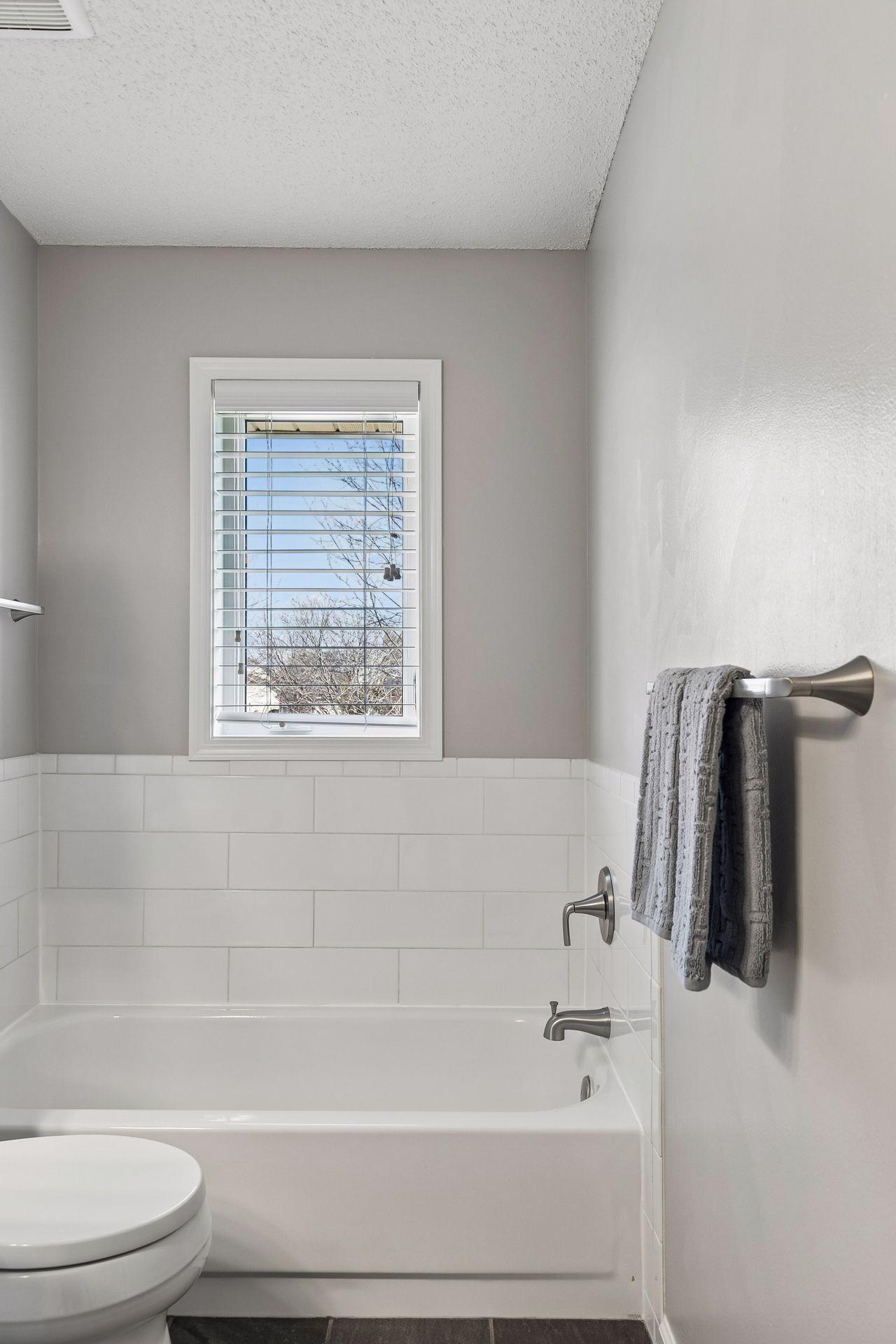 3810 Alvarado Lane N