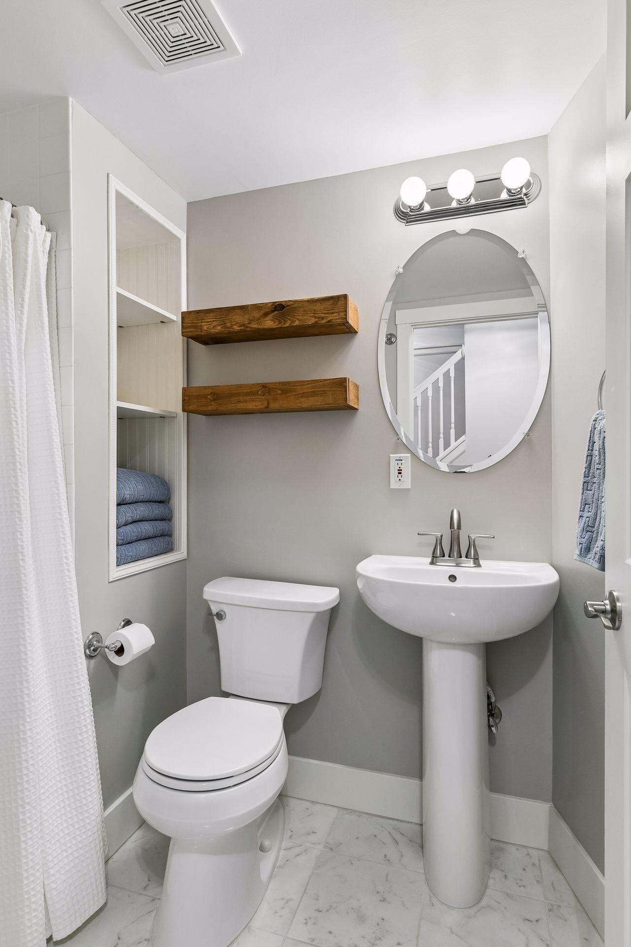 3810 Alvarado Lane N