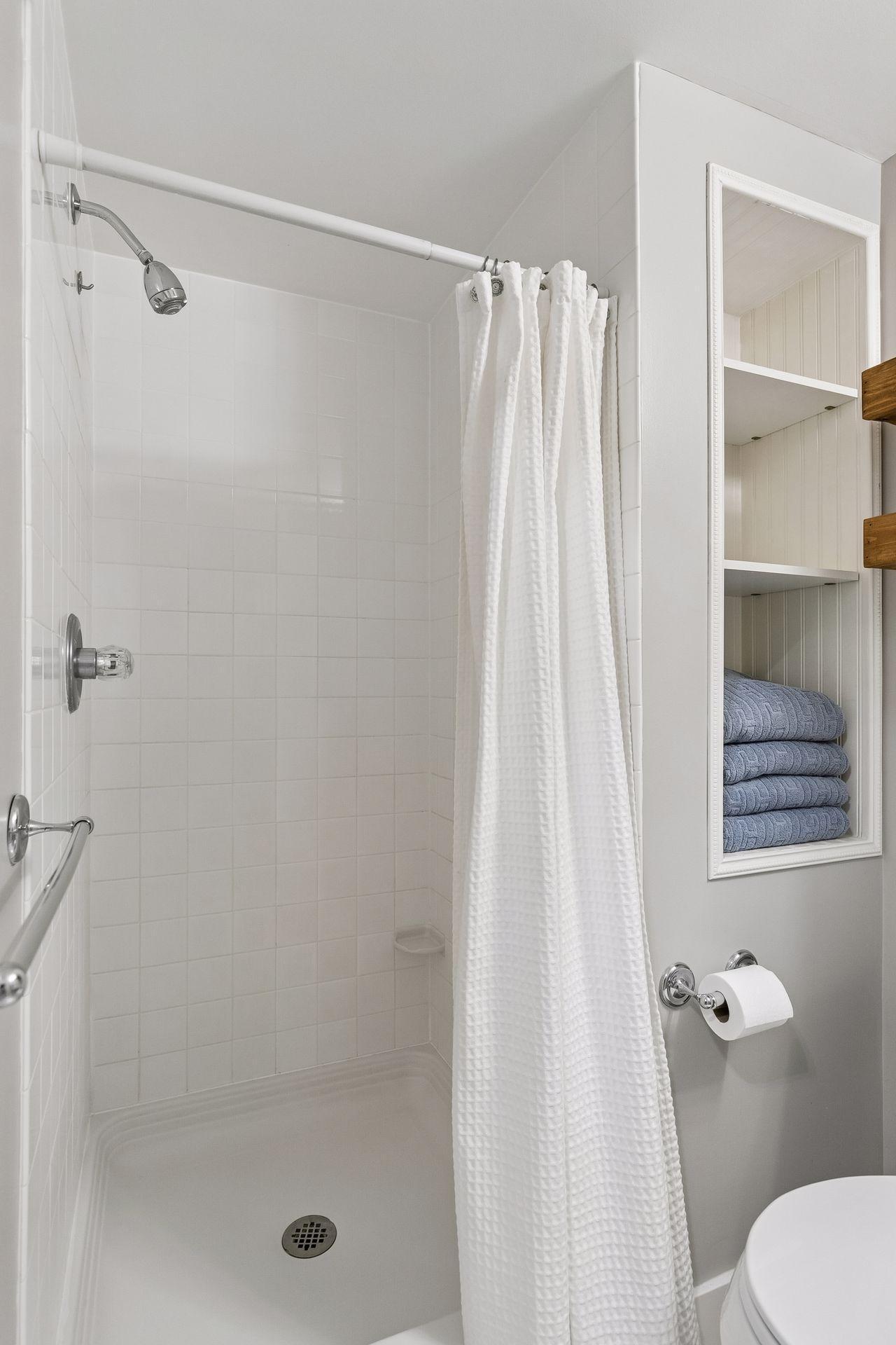 3810 Alvarado Lane N