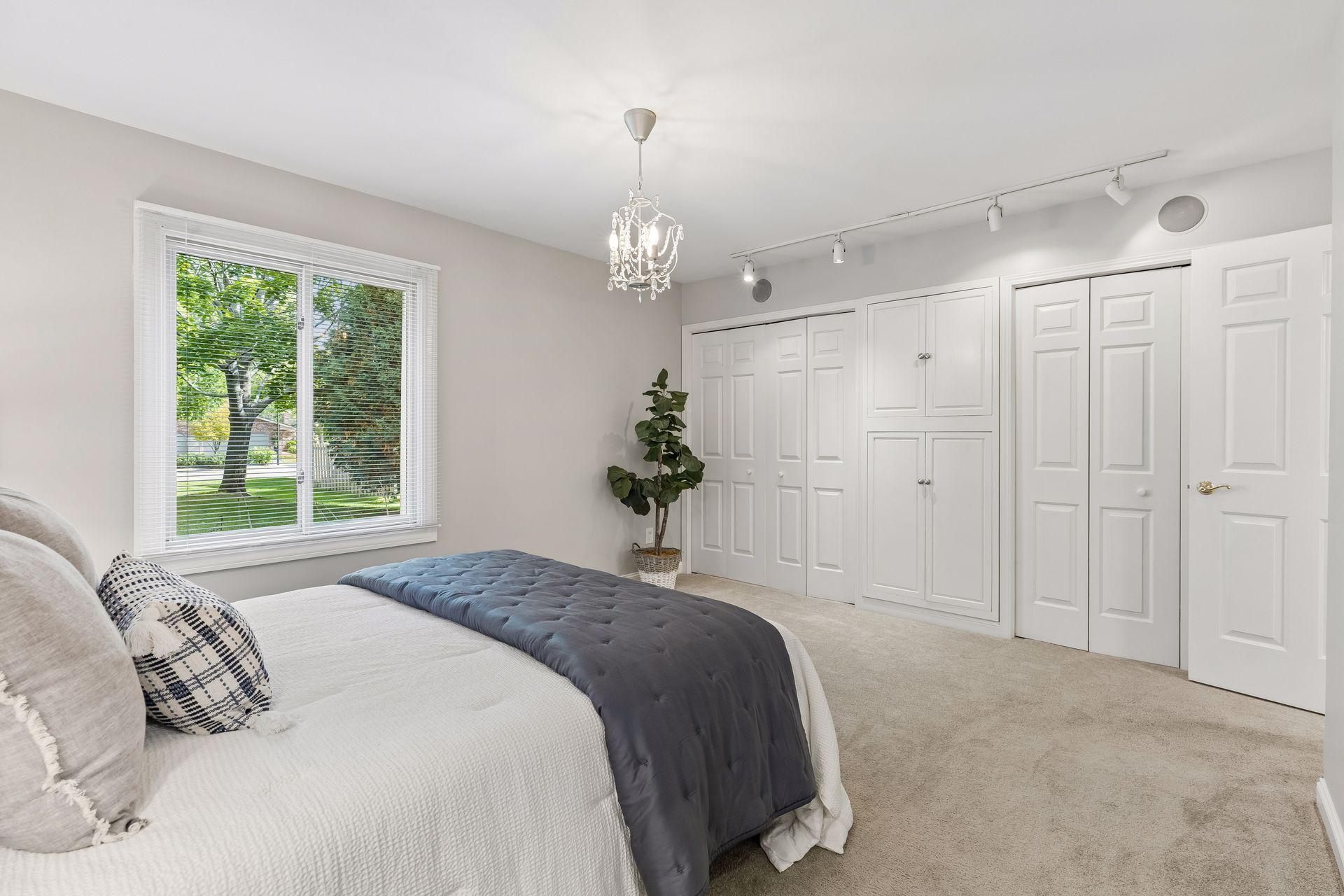 1860 Juneau Lane N