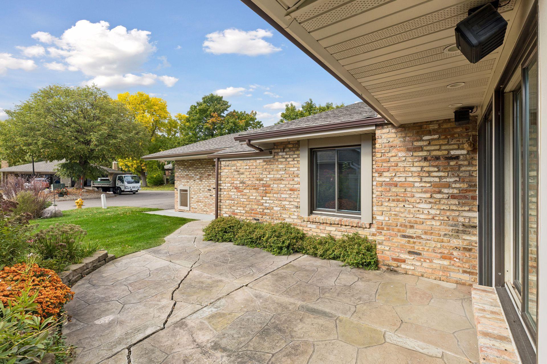 1860 Juneau Lane N