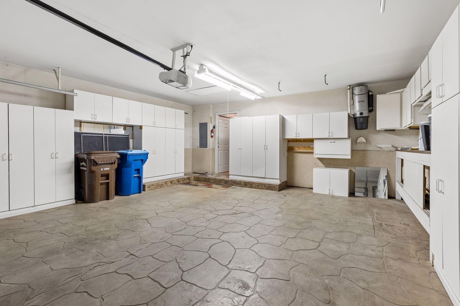 1860 Juneau Lane N