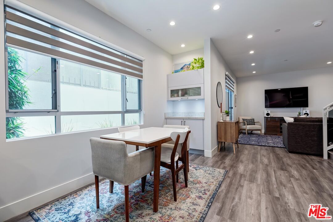 1326 S Centinela Ave Unit: 102