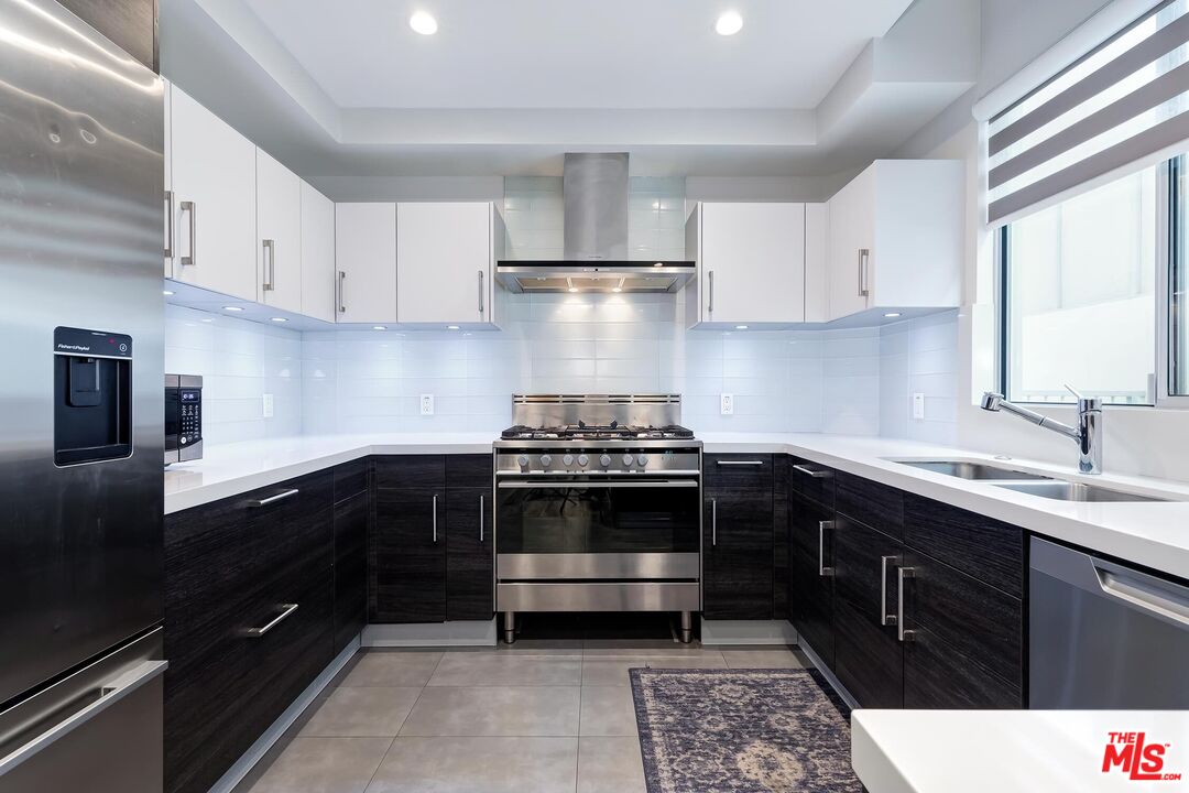 1326 S Centinela Ave Unit: 102