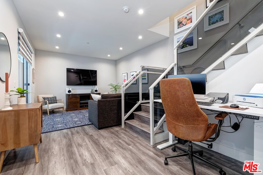 1326 S Centinela Ave Unit: 102