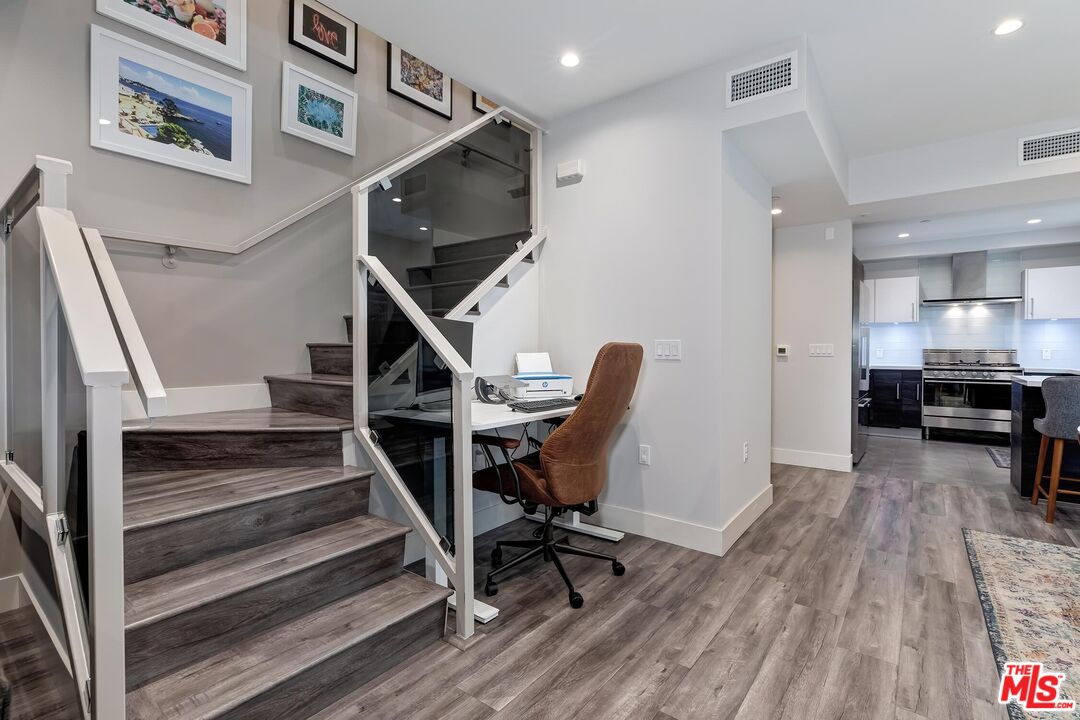 1326 S Centinela Ave Unit: 102