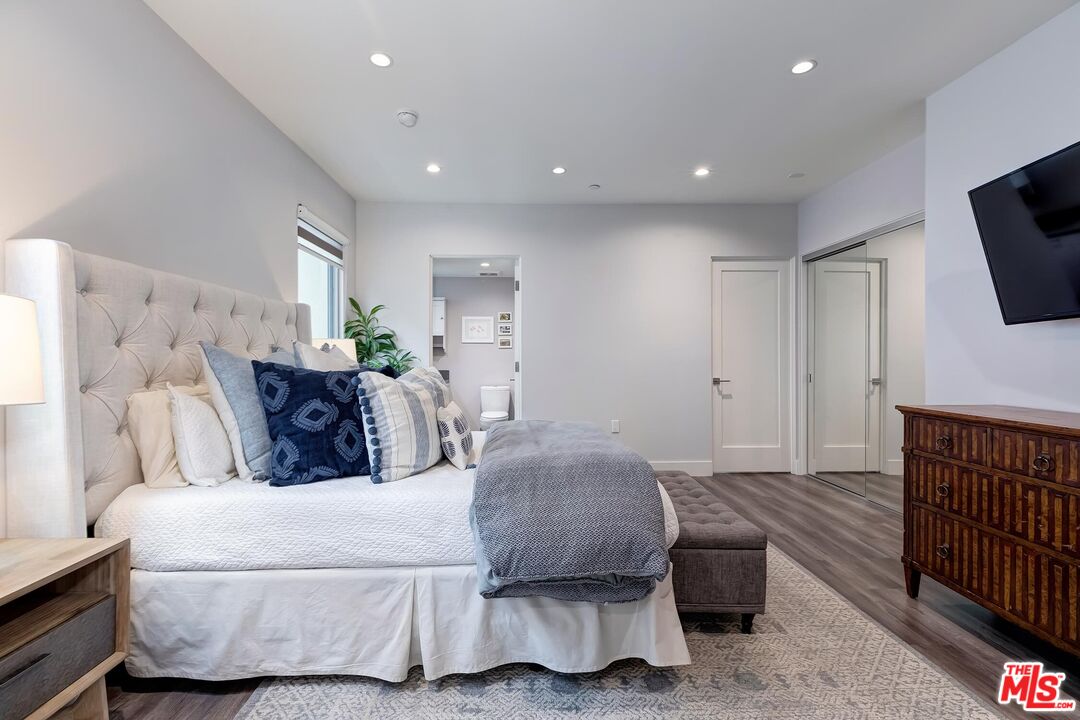 1326 S Centinela Ave Unit: 102