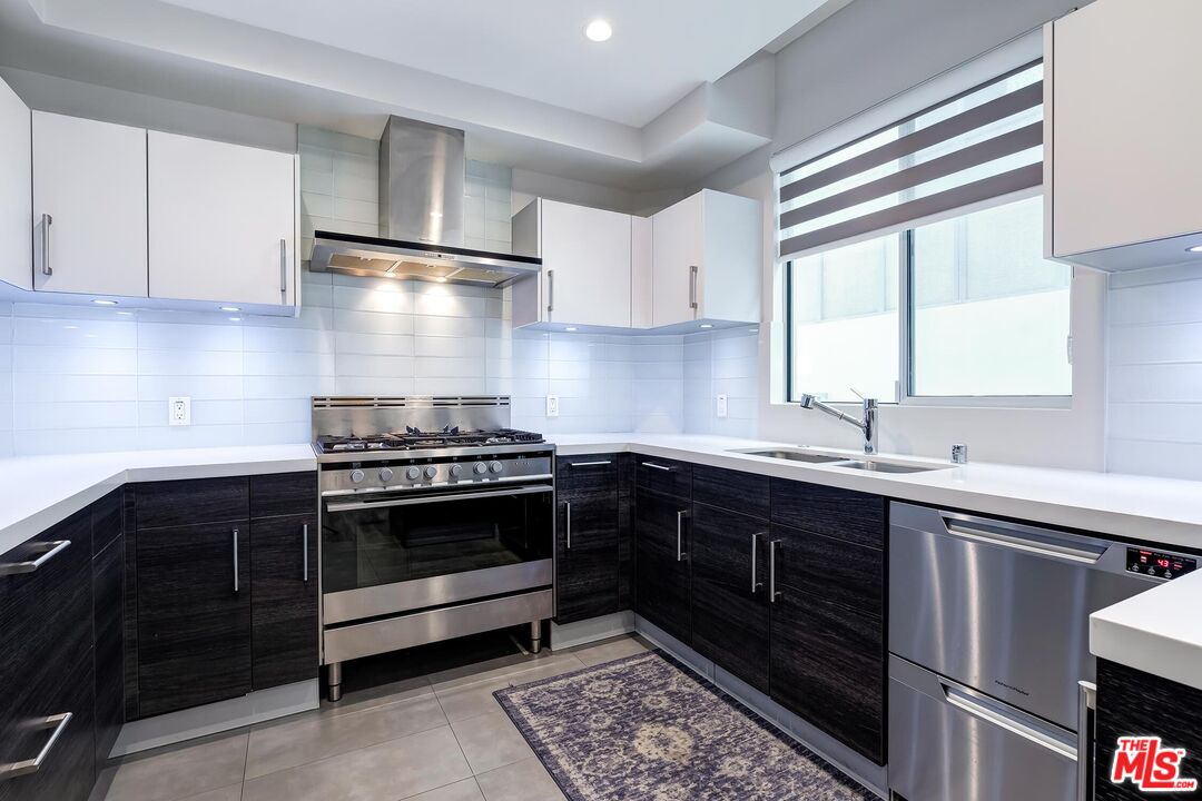 1326 S Centinela Ave Unit: 102