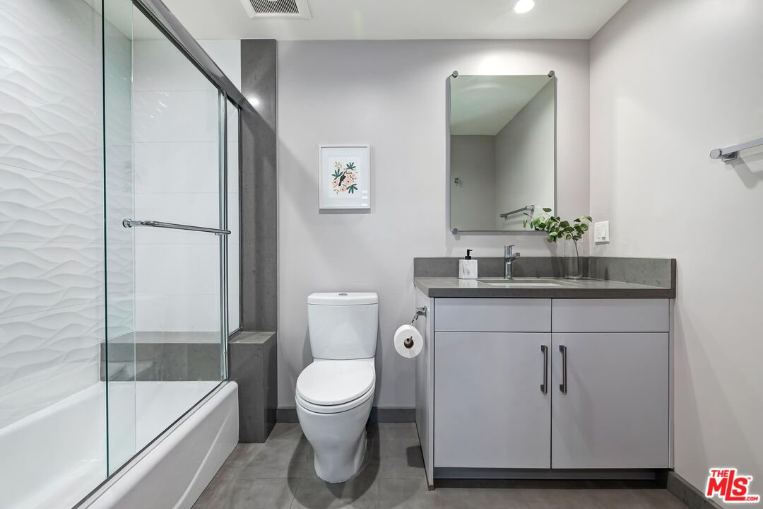 1326 S Centinela Ave Unit: 102