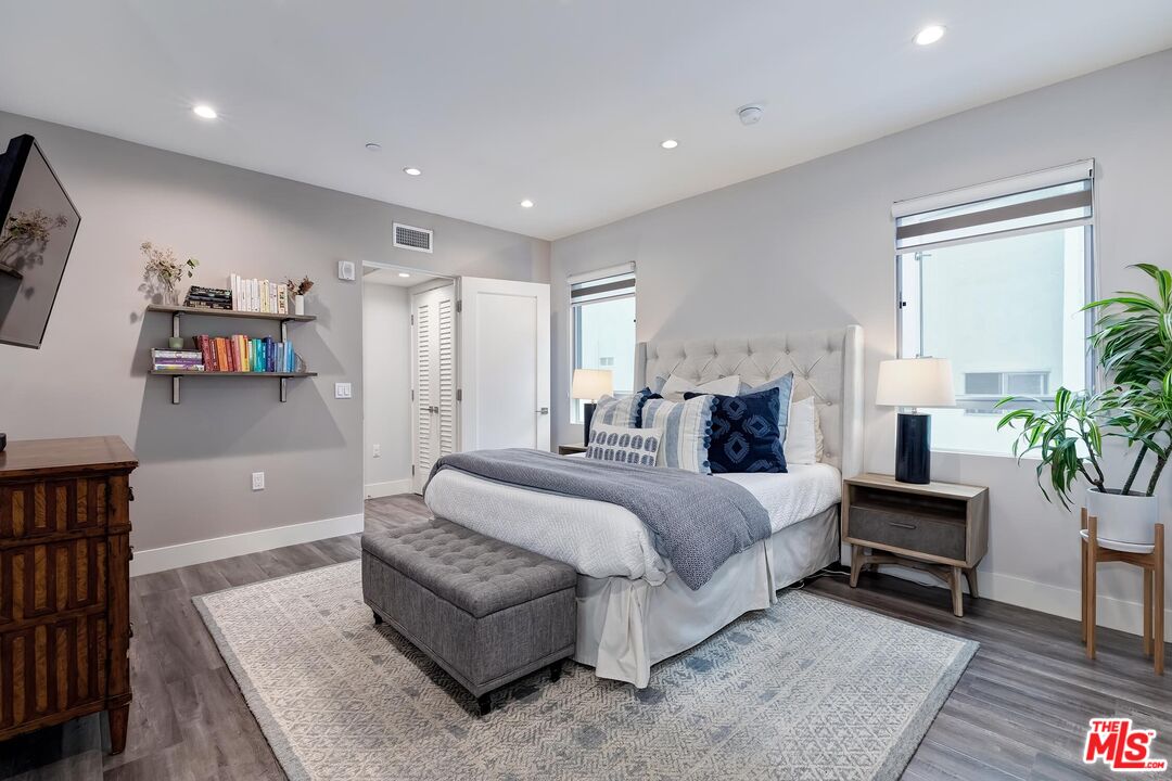 1326 S Centinela Ave Unit: 102