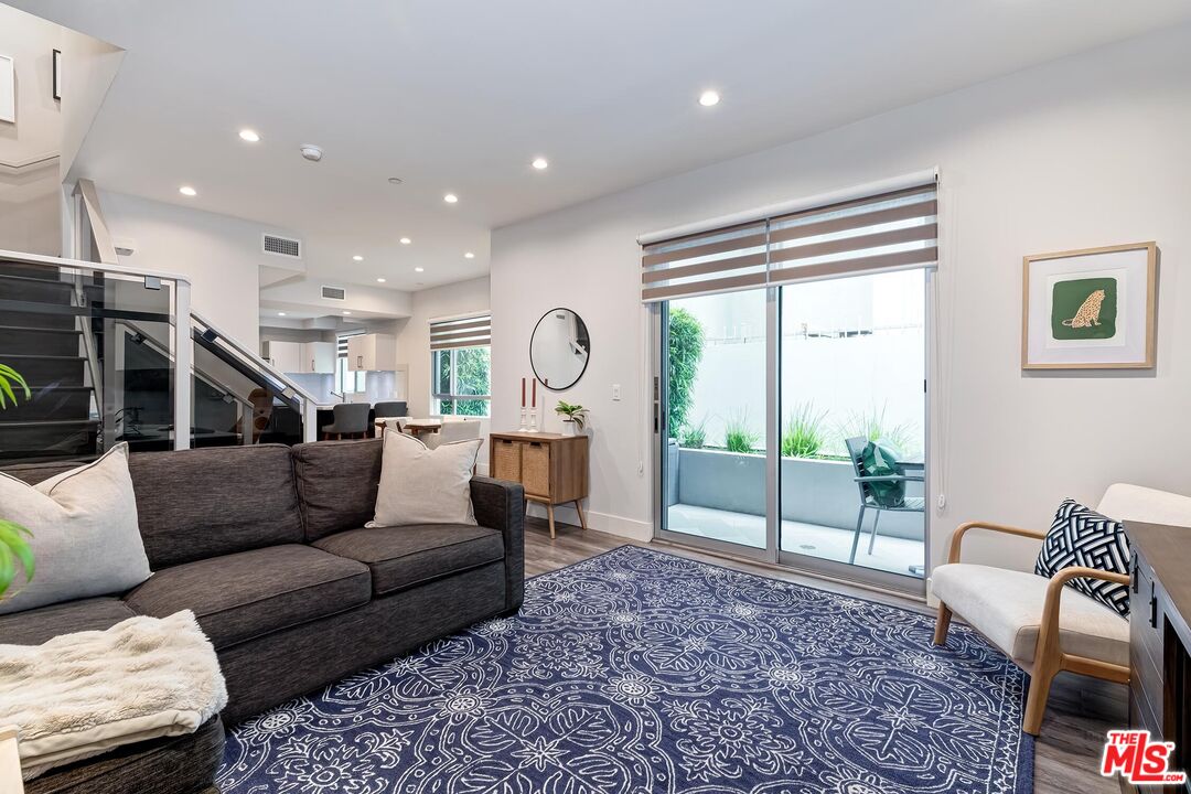 1326 S Centinela Ave Unit: 102