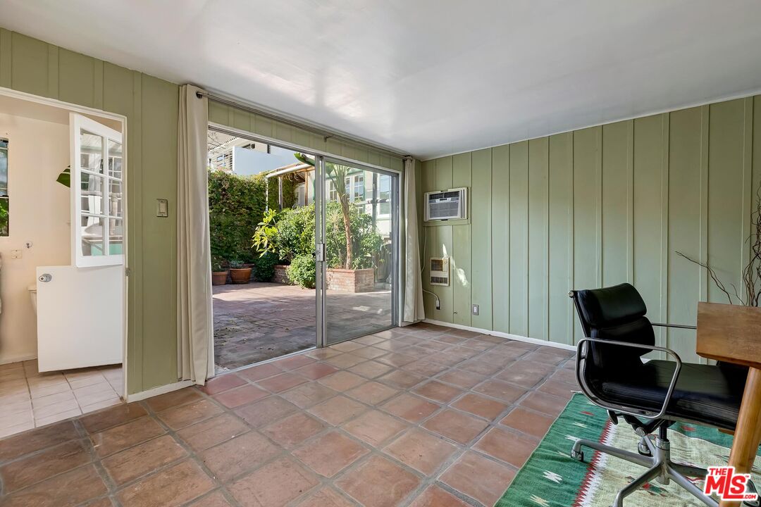 8956 Vista Grande St