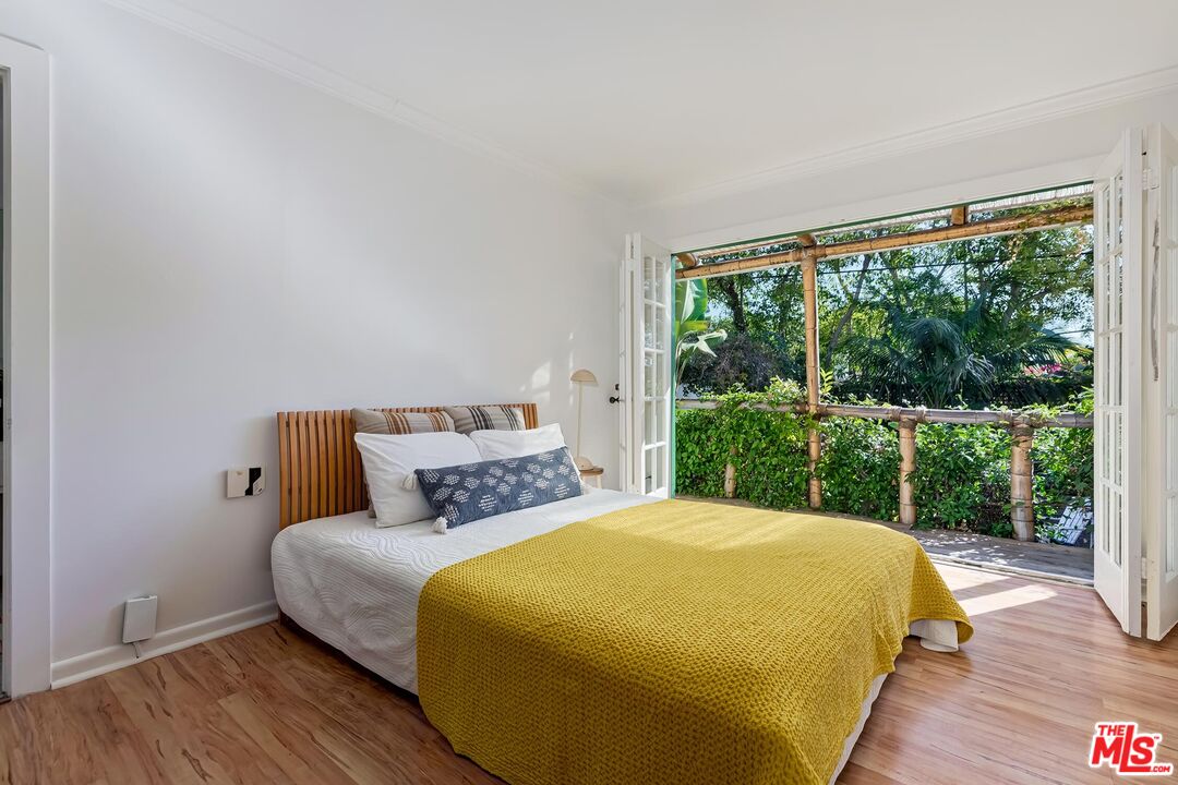 8956 Vista Grande St