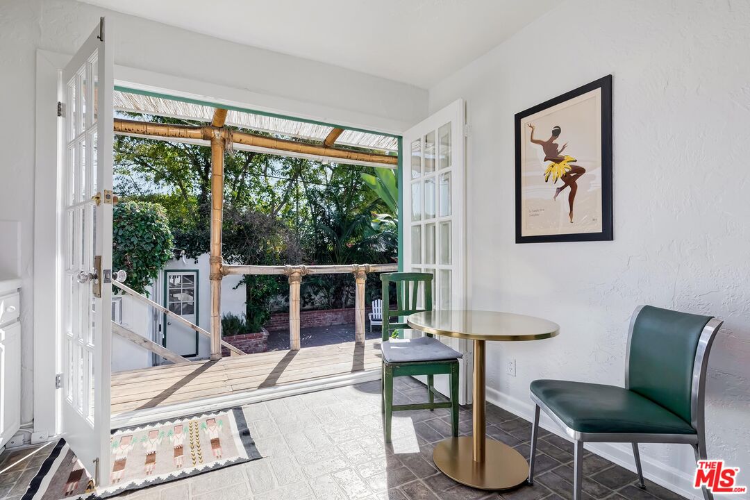 8956 Vista Grande St