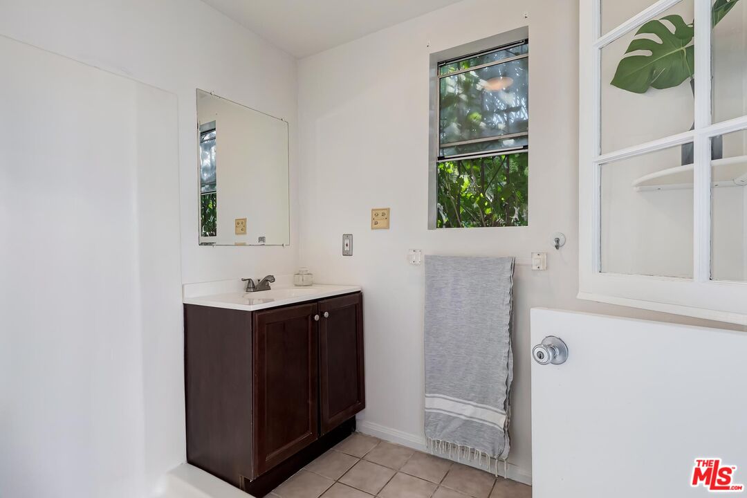 8956 Vista Grande St