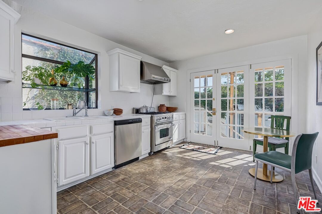 8956 Vista Grande St