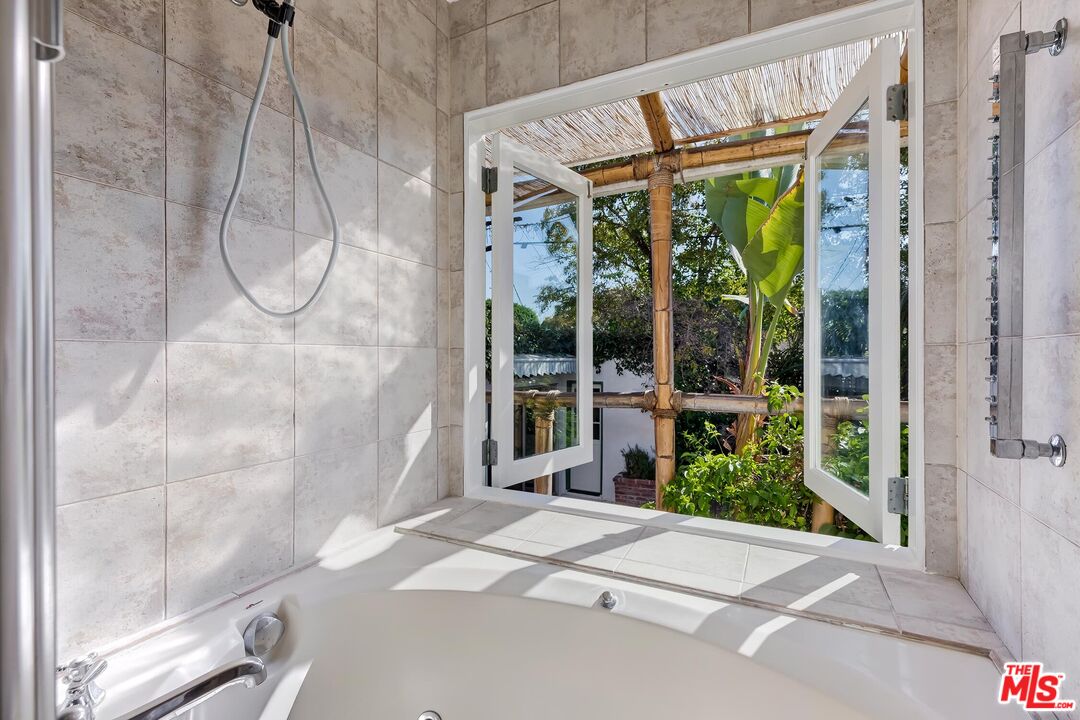 8956 Vista Grande St