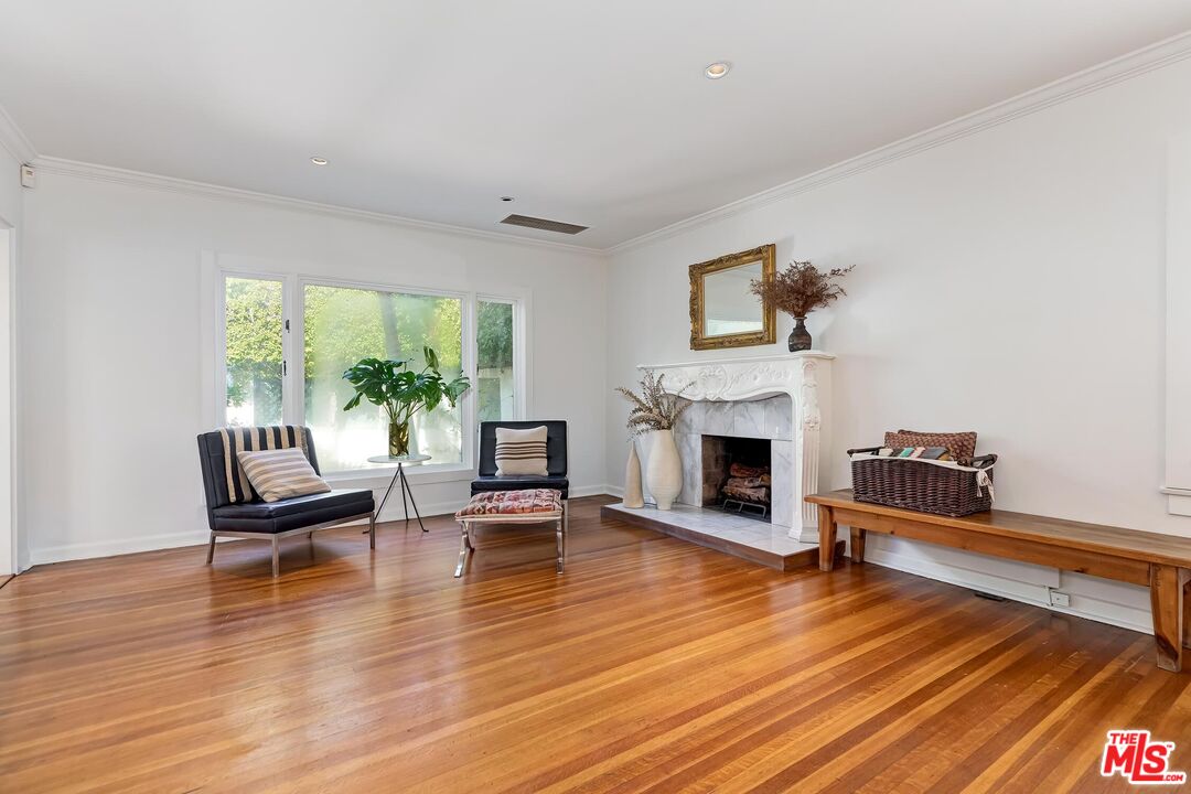 8956 Vista Grande St