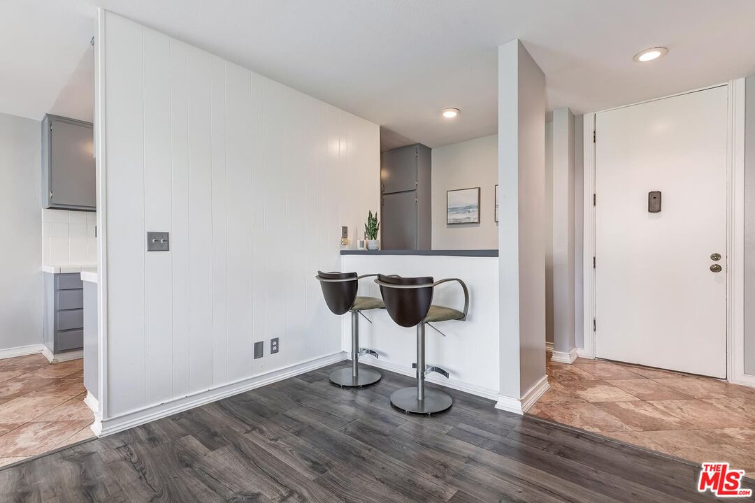 6050 Canterbury Dr Unit: E117