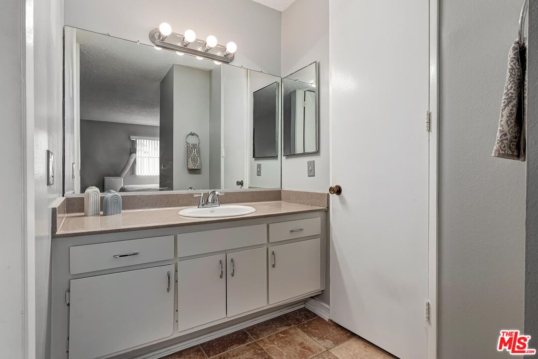 6050 Canterbury Dr Unit: E117