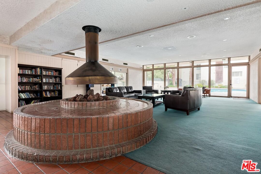 6050 Canterbury Dr Unit: E117