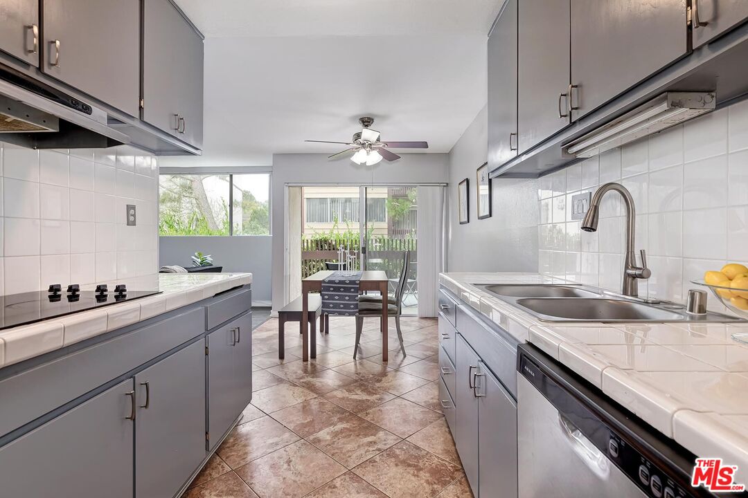 6050 Canterbury Dr Unit: E117