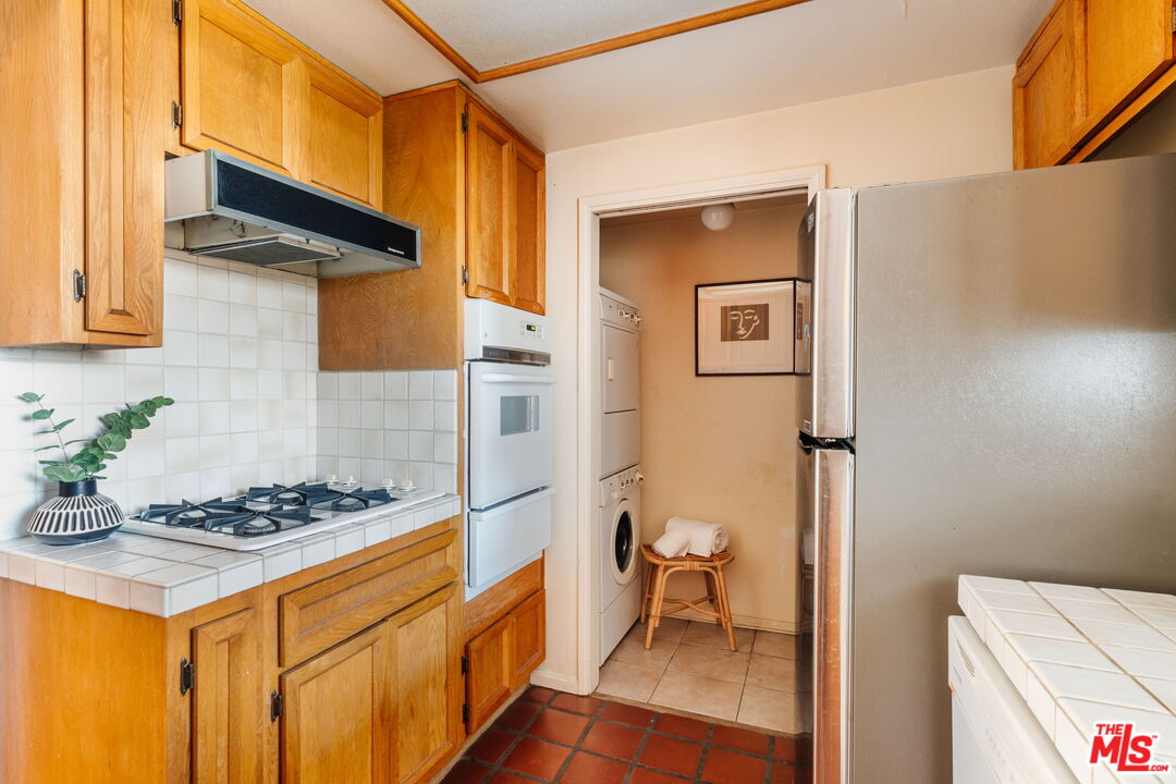 2219 S Bentley Ave Unit: 203