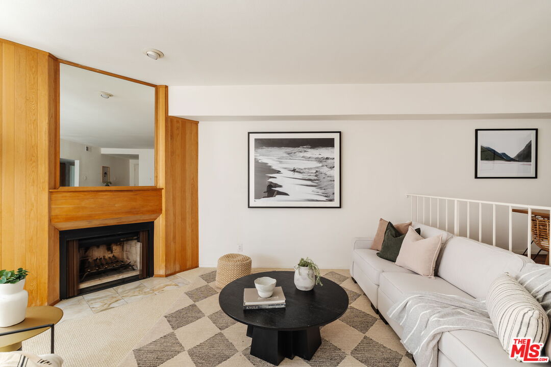 2219 S Bentley Ave Unit: 203