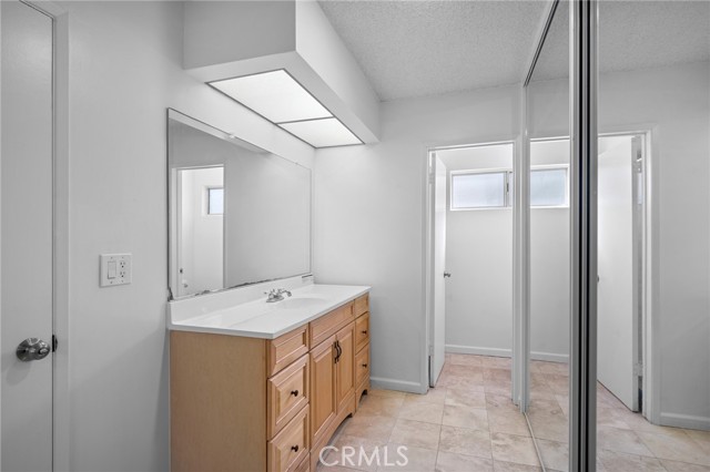 5674 Windsor WAY Unit: 207