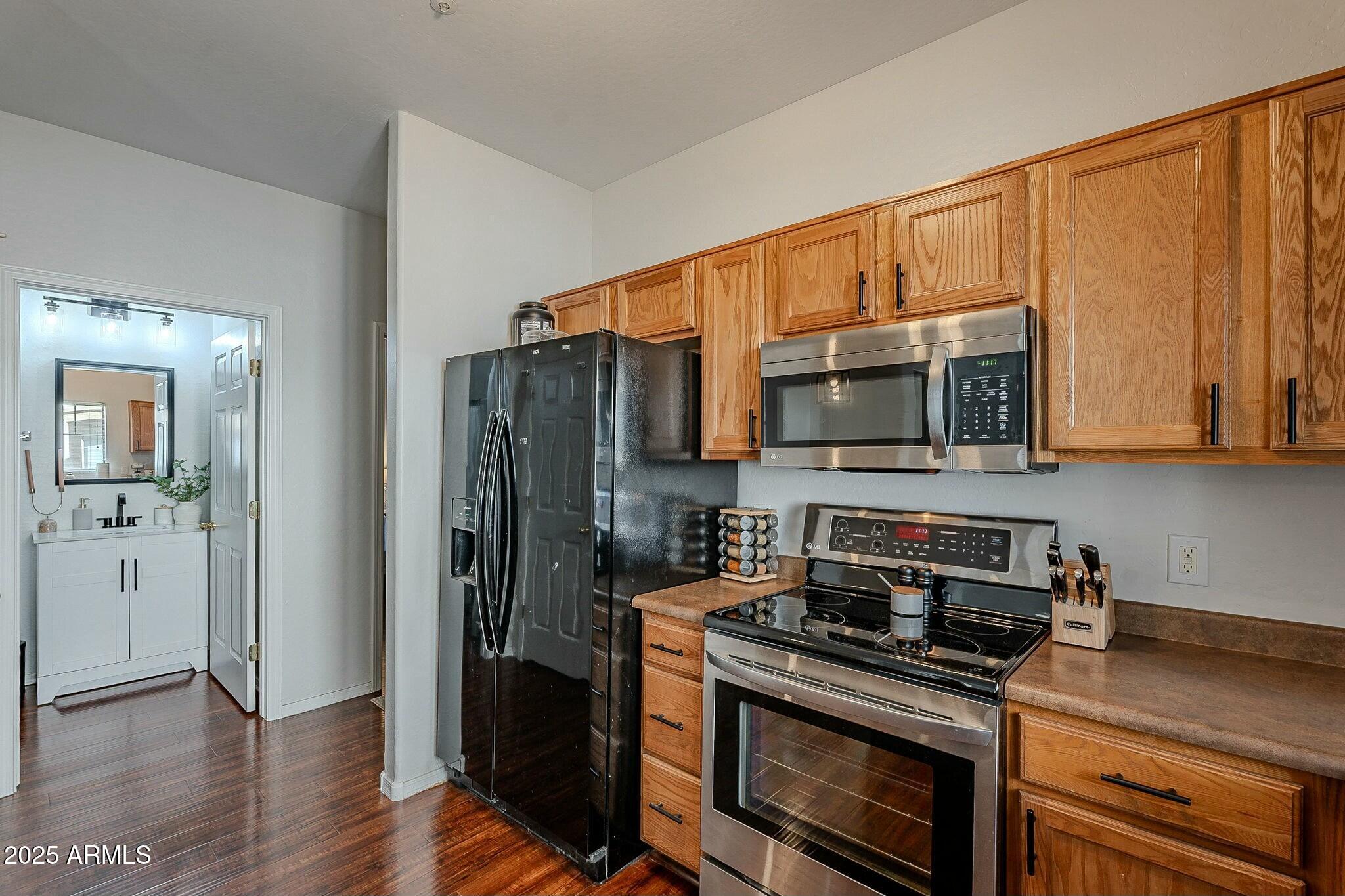 525 N MILLER Road, 122