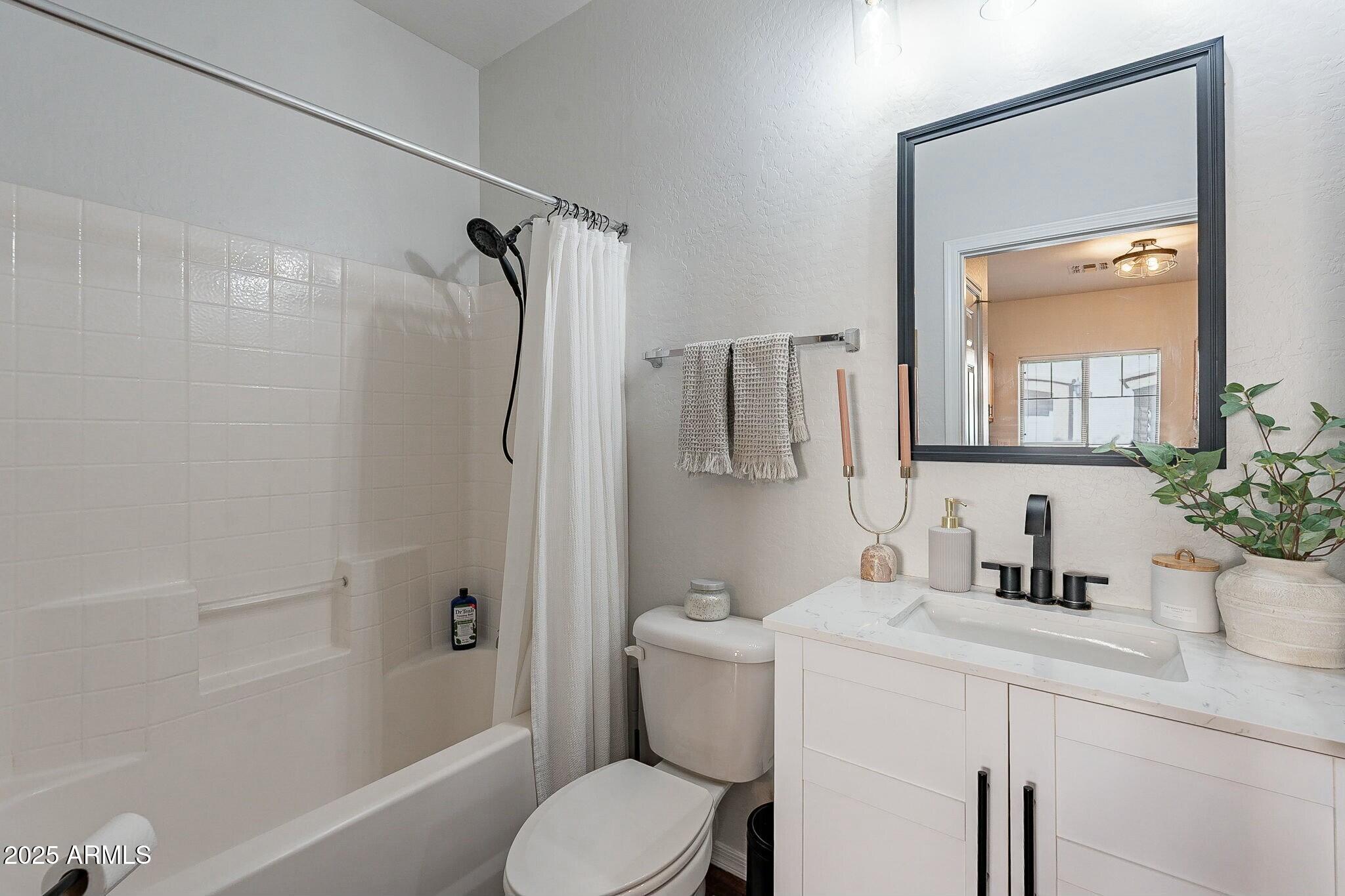 525 N MILLER Road, 122