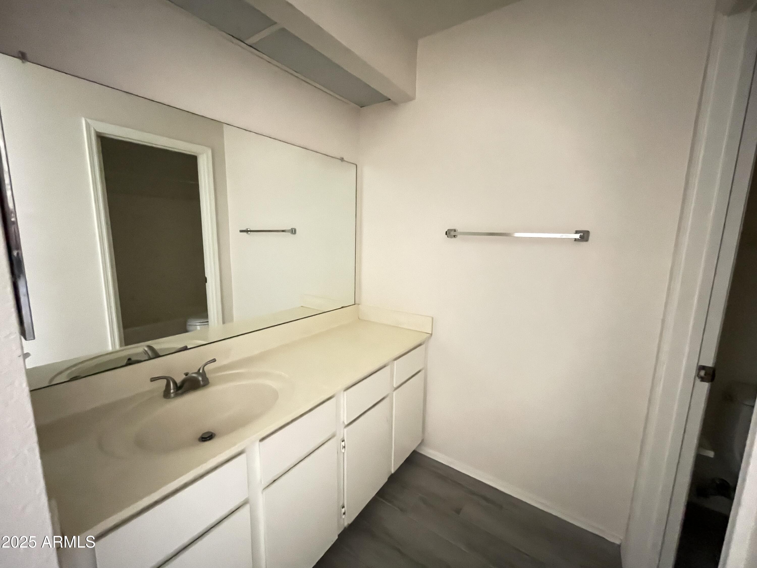 2035 S ELM Street, 115