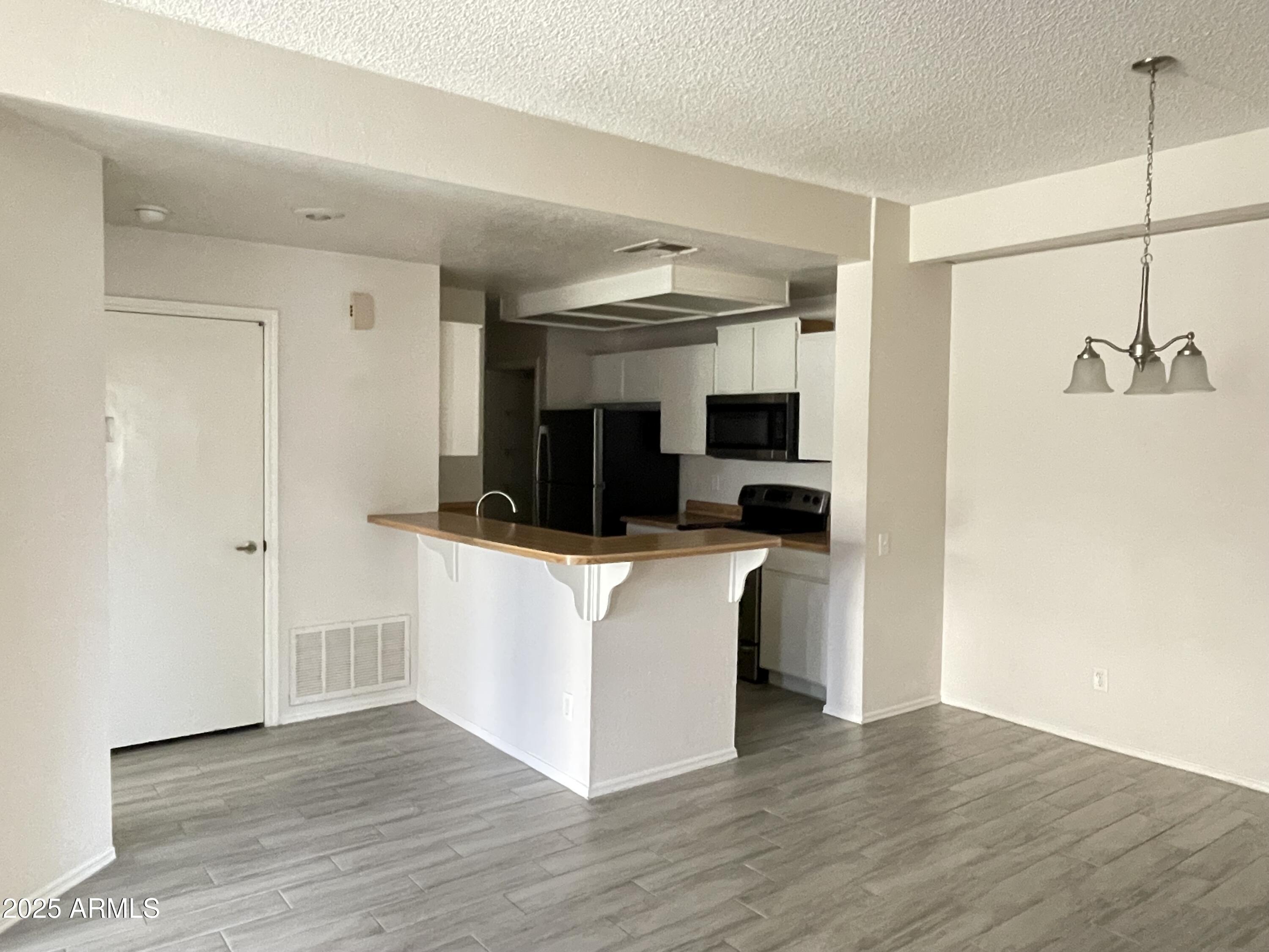 2035 S ELM Street, 115